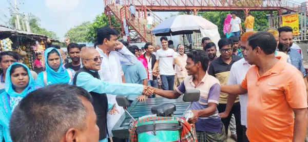 গোমস্তাপুরে গণসংযোগ ও প্রচারপত্র বিতরণ জিয়া এমপির