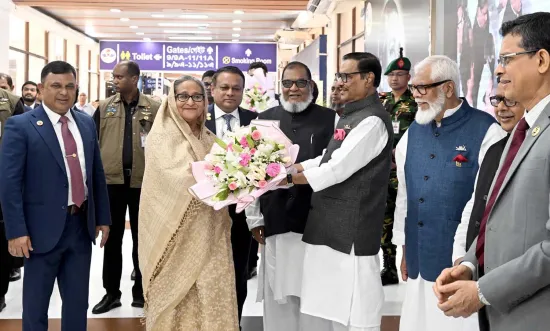 দেশে ফিরেছেন প্রধানমন্ত্রী