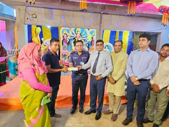 চাঁপাইনবাবগঞ্জের  জেলা প্রশাসক ও পুলিশ সুপারের পূজা মণ্ডপ পরিদর্শন