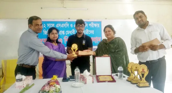 চাঁপাইনবাবগঞ্জে ১০ জন মেধাবী ছাত্রছাত্রীকে শিক্ষাবৃত্তি দিল সিসিডিবি