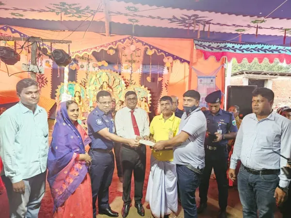 পূজামণ্ডপ পরিদর্শন জেলা প্রশাসক ও পুলিশ সুপারের