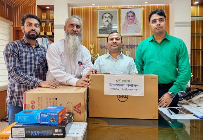 শিবগঞ্জে কম্পিউটার ও এলইডি টিভি বিতরণ