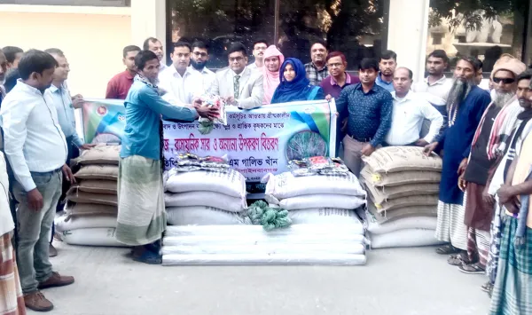 জনসাধারণকে হয়রানি করা যাবে না : নাচোলে এ কে এম গালিভ খাঁন