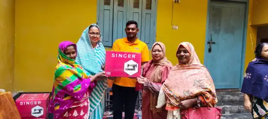 চাঁপাইনবাবগঞ্জে রোকেয়া দিবসে সেলাইমেশিন বিতরণ জেসি এমপির