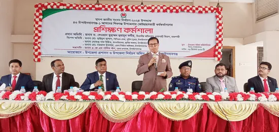 কোনো গুজবে কান দেবেন না : শিবগঞ্জে রাজশাহী বিভাগীয় কমিশনার