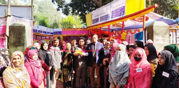 ই-কমার্সভিত্তিক ব্যবসায়ে এগিয়ে যাচ্ছেন চাঁপাইনবাবগঞ্জের নারীরা