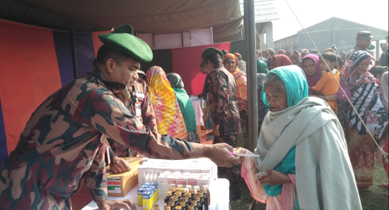 ৫৯ বিজিবি’র উদ্যোগ :  বিনামূল্যে চিকিৎসা ও ওষুধ পেলেন ৫ শতাধিক মানুষ