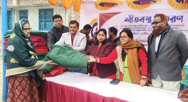 চাঁপাইনবাবগঞ্জে ৫শ কম্বল বিতরণ