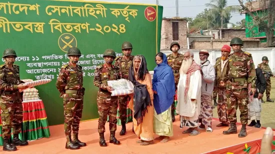 মহারাজপুরে কম্বল বিতরণ সেনাবাহিনীর