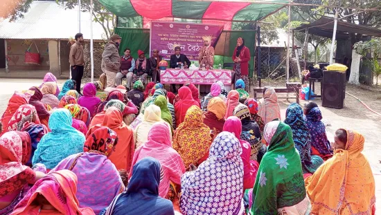 বাবুডাইংয়ে কোল ক্ষুদ্র জাতিসত্তার নারীদের নিয়ে উঠান বৈঠক