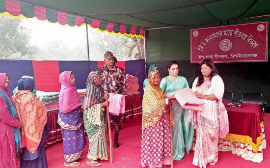 চাঁপাইনবাবগন্জে সীমান্ত পরিবার কল্যাণ সমিতির কম্বল বিতরণ