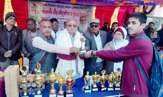 গোমস্তাপুরে শীতকালীন ক্রীড়া প্রতিযোগিতার পুরস্কার বিতরণ