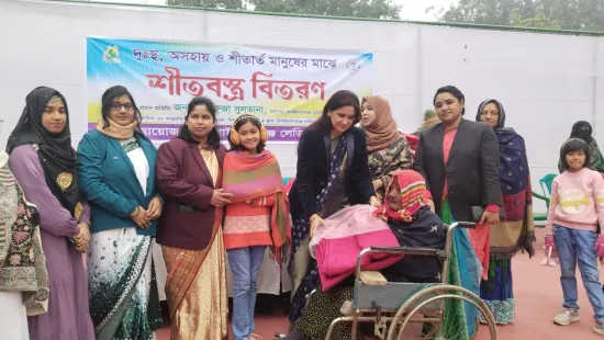 চাঁপাইনবাবগঞ্জে শীতার্তদের পাশে লেডিস ক্লাব