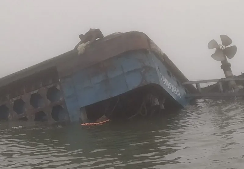 পাটুরিয়ায় যানবাহন নিয়ে ফেরি ‘রজনীগন্ধা’ ডুবে যাওয়ার বিষয়ে যা জানা যাচ্ছে