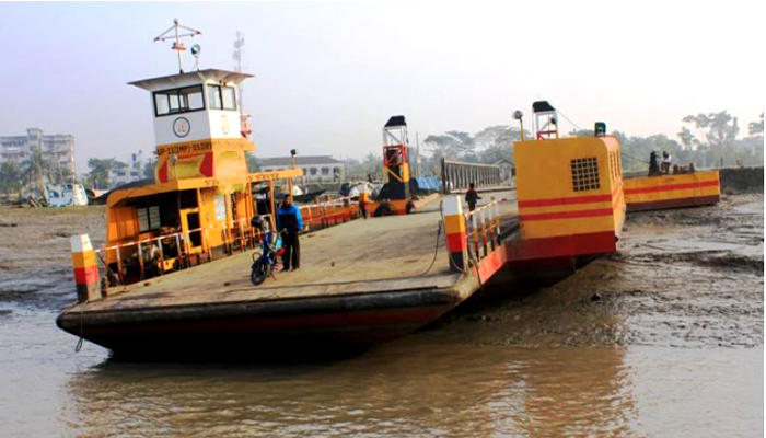 দৈনিক ১৮ ঘণ্টাই বন্ধ মোংলার ফেরিঘাট
