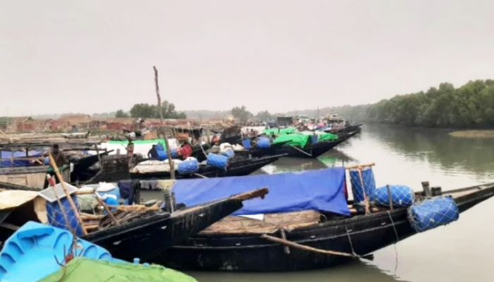 ঠান্ডায় জেলের মৃত্যু, সাগরে মাছ ধরা বন্ধ