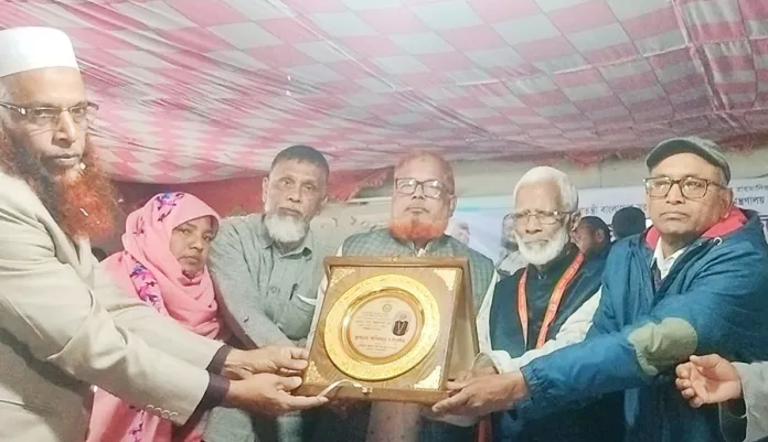 ভোলাহাটে একুশে পদকপ্রাপ্ত জিয়াউল হককে সংবর্ধনা