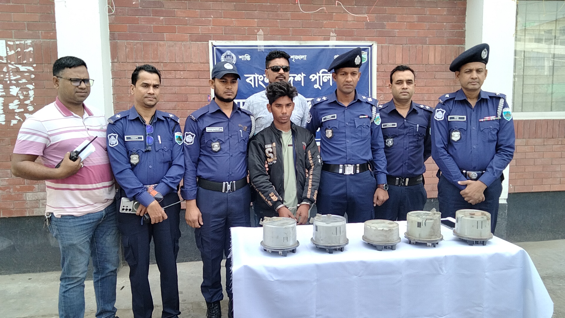 চুরি যাওয়া মিটার উদ্ধারসহ যুবক আটক