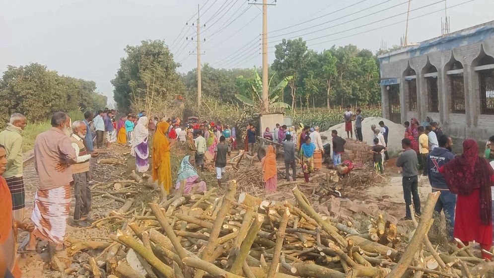 রাজশাহীতে ট্রেনের ধাক্কা, প্রাণ গেল দুইজনের