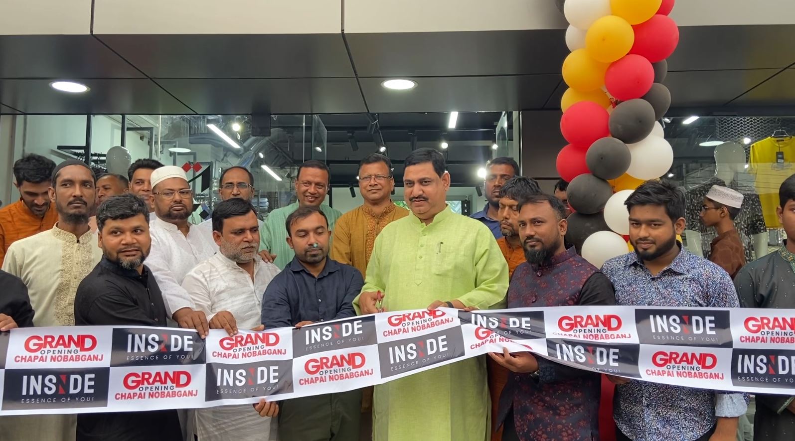 চাঁপাইনবাবগঞ্জে আধুনিক ও রুচিশীল পোশাকের সমাহার নিয়ে ইনসাইড লাইফস্টাইলের যাত্রা শুরু