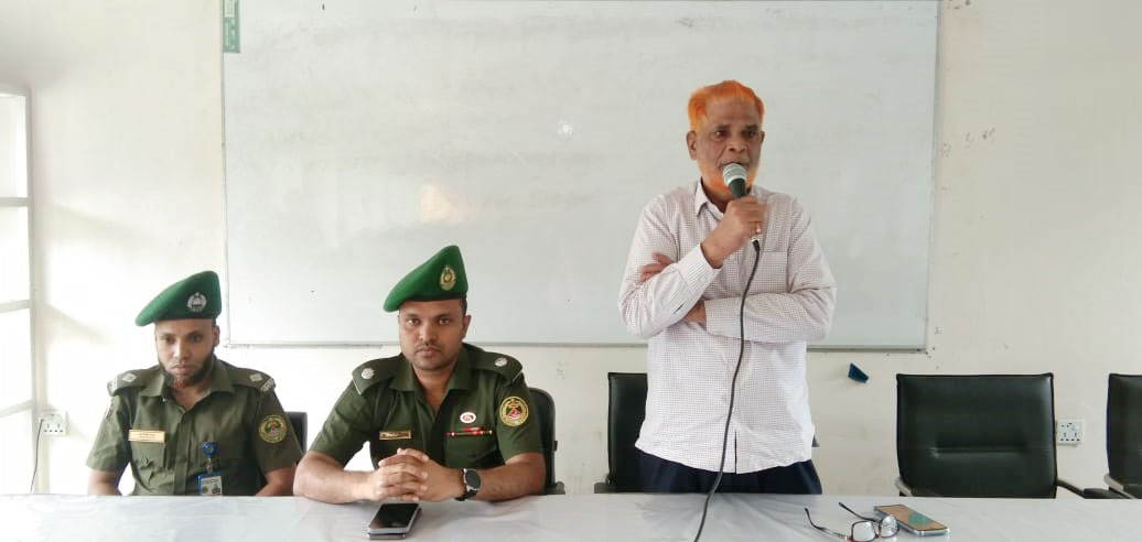 চলছে আনসার ভিডিপির প্রশিক্ষণ : মুক্তিযুদ্ধের ইতিহাস তুলে ধরলেন রুহুল আমিন