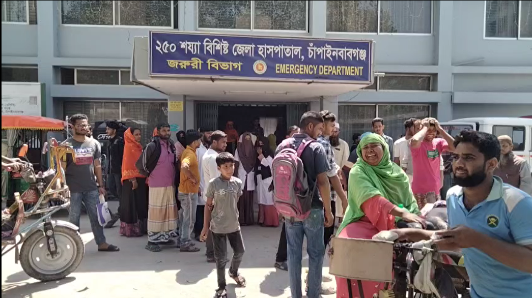 চাঁপাইনবাবগঞ্জ ভোলাহাটে সড়ক দূর্ঘটনায় মাছ ব্যবসায়ী নিহত, চালক পলাতক, ট্রাক জব্দ