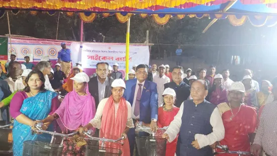 চাঁপাইনবাবগঞ্জের মানুষের জন্য প্রধানমন্ত্রী উদার আমনুরায় ক্ষুদ্র নৃগোষ্ঠীর বৈচিত্রের মেলা
