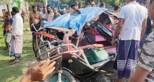 শিবগঞ্জে ট্রাক-অটোরিকশা সংঘর্ষে নিহত ১, আহত ৪