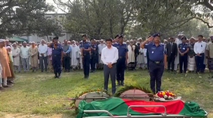 চাঁপাইনবাবগঞ্জের নিজ এলাকায় আন্তর্জাতিক অপরাধ ট্রাইব্যুনালের চিফ প্রসিকিউটর গোলাম আরিফ টিপুর তৃতীয় জানাজা অনুষ্ঠিত