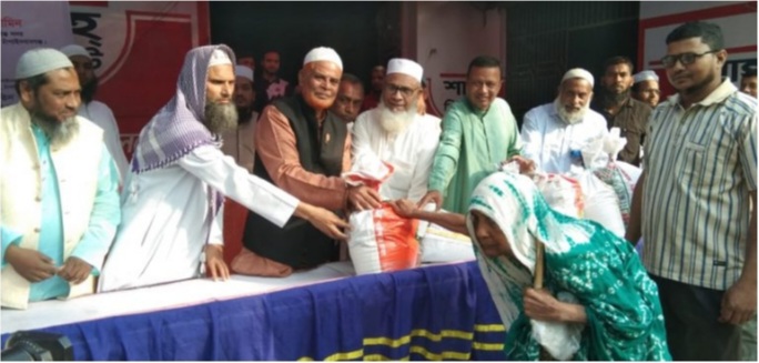 চাঁপাইনবাবগঞ্জে শংকরবাটিতে যাকাতের পূর্ণ বিতরণ