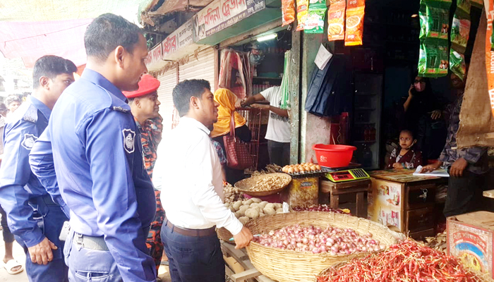 খাদ্যে ভেজাল ও অতিরিক্ত দামে বিক্রি, ৮টি প্রতিষ্ঠানকে জরিমানা