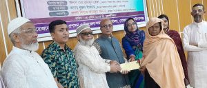 গোমস্তাপুর জটিল রোগীদের অর্থ সহায়তার চেক বিতরণ