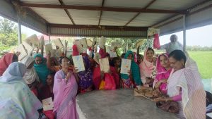ঈদ উপলক্ষে জাগো নারী বহিশিখার শাড়ি খাদ্য সামগ্রী উপহার