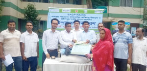শিবগঞ্জে কৃষি উপকরণ বিতরণ