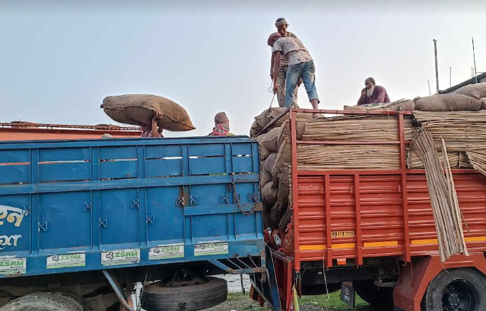 ৬ মাস বন্ধের পর হিলি বন্দর ভারতীয় কাঁচামরিচ আমদানি শুরু