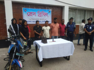 চাঁপাইনবাবগঞ্জে চুরির ঘটনায় পাঁচজন গ্রেপ্তার