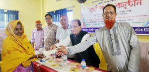 জেলা ট্রাক ও কাভার্ডভ্যান শ্রমিক ইউনিয়ন অনুদানের টাকা দেয়া হলো মৃত সদস্যের পরিবার ও ১৫ সন্তানকে