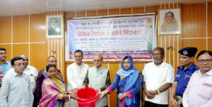 গোমস্তাপুরে ক্ষুদ্র নৃগোষ্ঠীর ১৬ পরিবার পেল সেমিপাকা টয়লেট