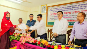 যুবক-যুবতীদের কর্মক্ষম করে গড়ে তুলছে যুব উন্নয়ন অধিদপ্তর প্রশিক্ষণ নিয়ে ১৮০ জন পেলেন ভাতা ও সনদপত্র