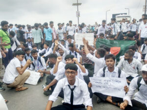 কোটা সংস্কার : সড়ক অবরোধ দুই শিক্ষা প্রতিষ্ঠানের শিক্ষার্থীদের