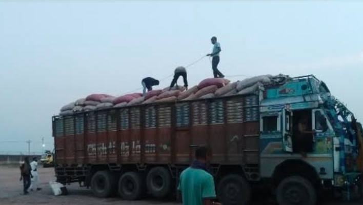 ২০% শুল্কে হিলি স্থলবন্দরে পেঁয়াজ আমদানি শুরু