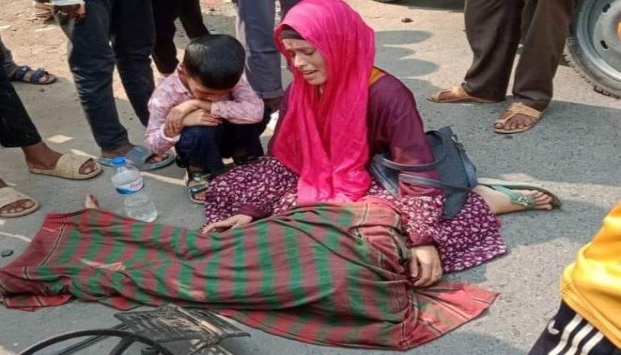 রাজশাহী মহানগরীর ভদ্রার মোড়ে বাসের চাকায় পিষ্ট হয়ে শিশুর মৃত্যু