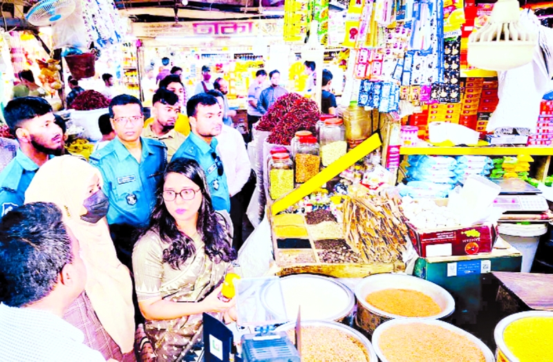 নিত্যপণ্যের বাজারে বেপরোয়া অসাধু ব্যবসায়ী সিন্ডিকেট