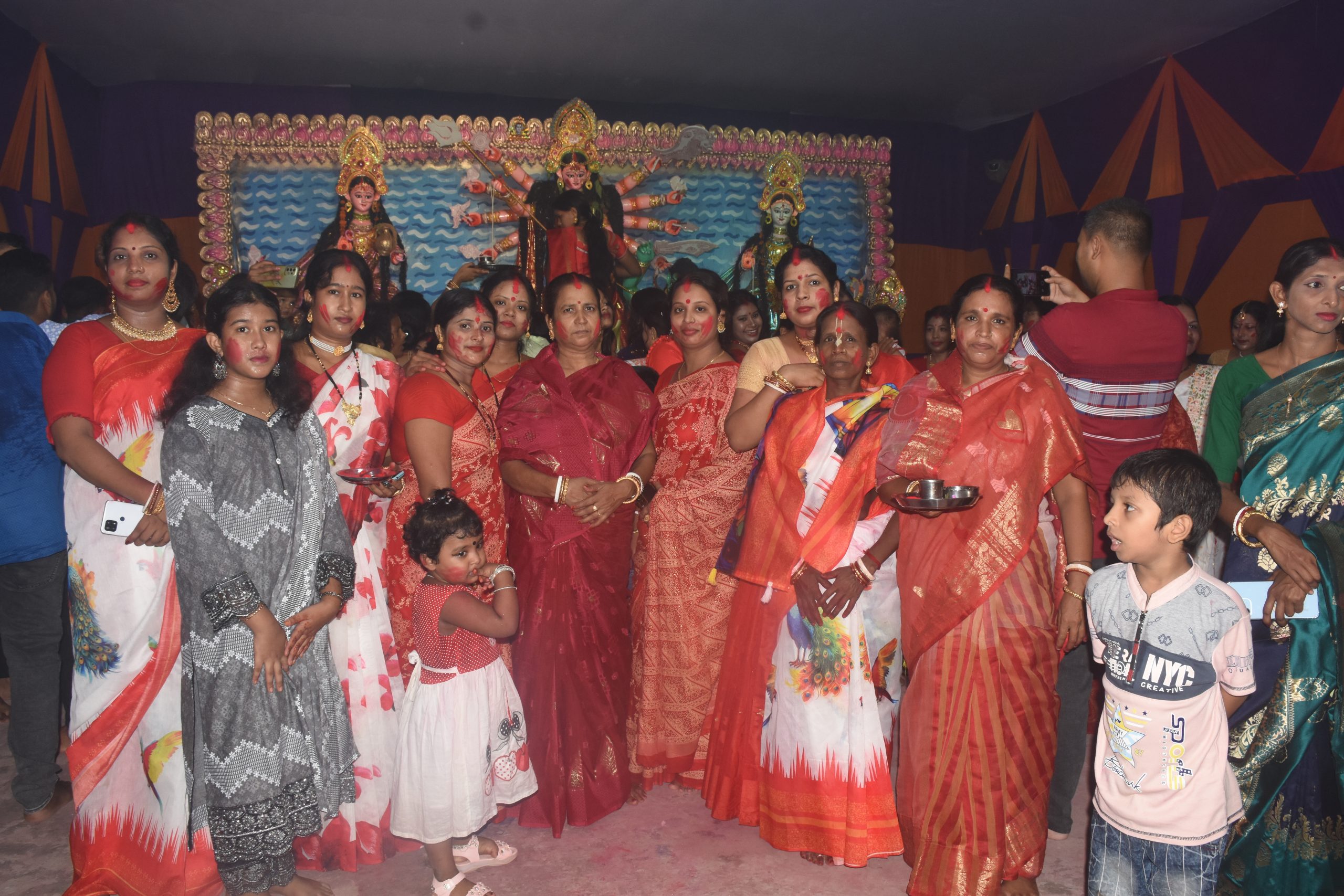 প্রতিমা বিসর্জনের মধ্যদিয়ে শেষ হলো শারদীয় দুর্গোৎসব