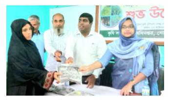 গোমস্তাপুরে রবিশস্যের বীজ ও সার বিতরণ