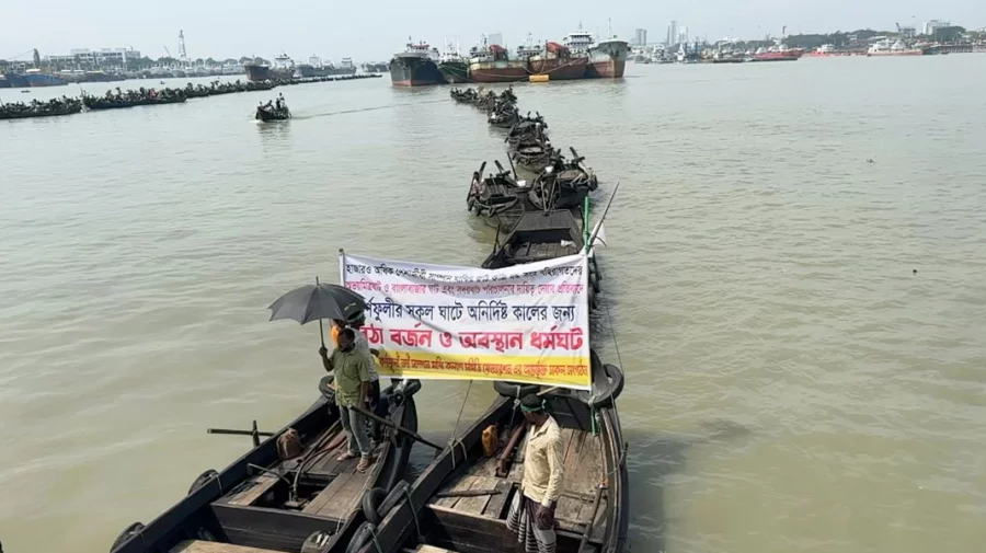 এবার নৌকার মাঝিদের বৈঠা বর্জন-ধর্মঘট
