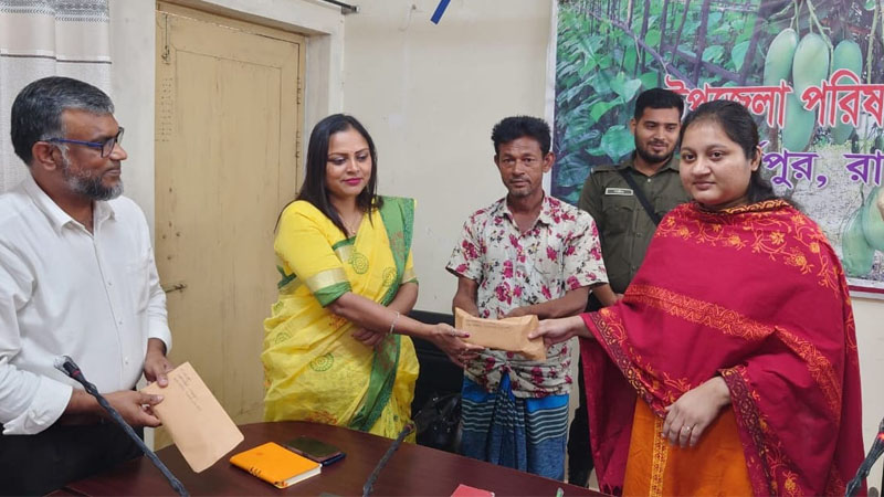 সেই ফুলকপি চাষিরা ক্ষতিপূরণ পেলেন ১৪ লাখ টাকা