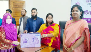 আরো ৮০ নারী পেলেন ল্যাপটপ