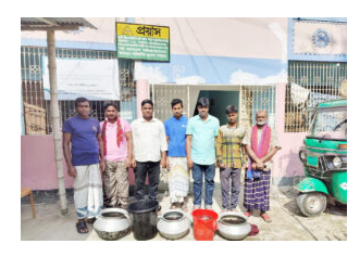 গোমস্তাপুর ও নাচোলে মাছের পোনা বিতরণ