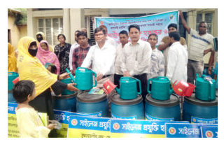 সাইলেজ প্রযুক্তি হস্তান্তর ২২ খামারির কাছে